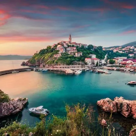Prelijep Stan + Unutarnji Kamin * Rijeka