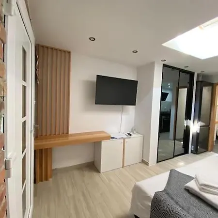 Apartament Prelijep Stan + Unutarnji Kamin