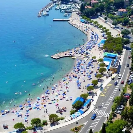 Apartament Prelijep Stan + Unutarnji Kamin