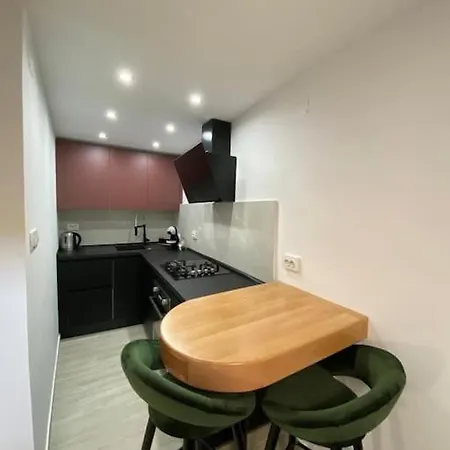 Apartament Prelijep Stan + Unutarnji Kamin