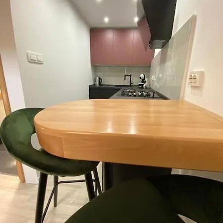 Apartament Prelijep Stan + Unutarnji Kamin *